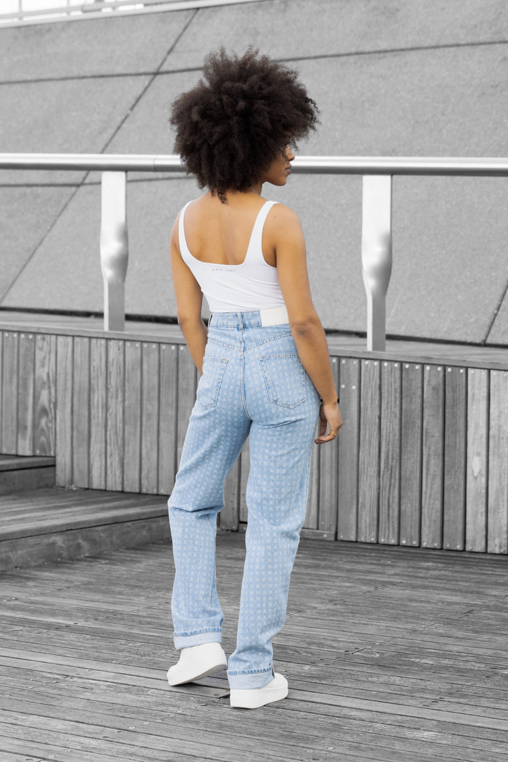 Sleeveless square neck body white women