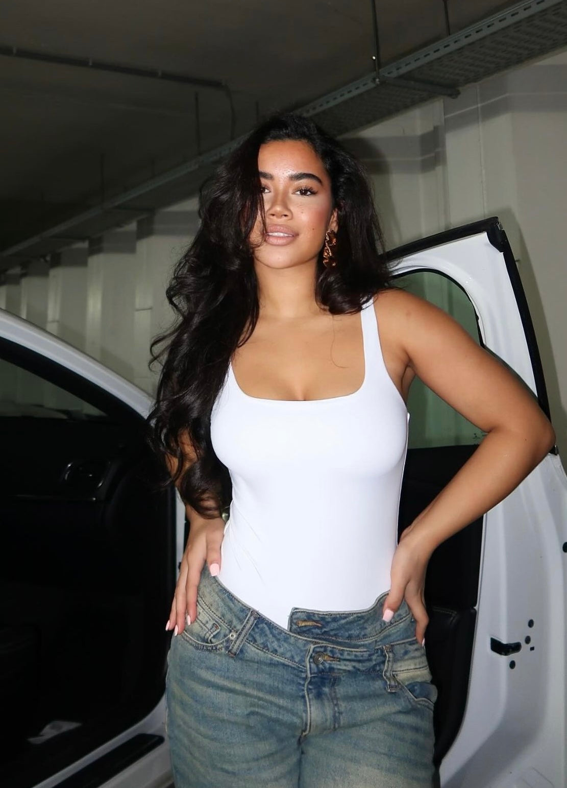 Sleeveless square neck body white women