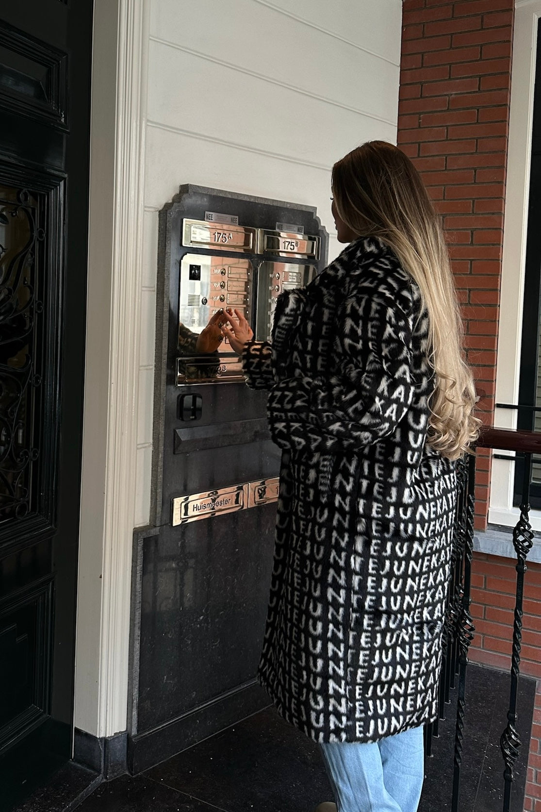 THE LOGO COAT
