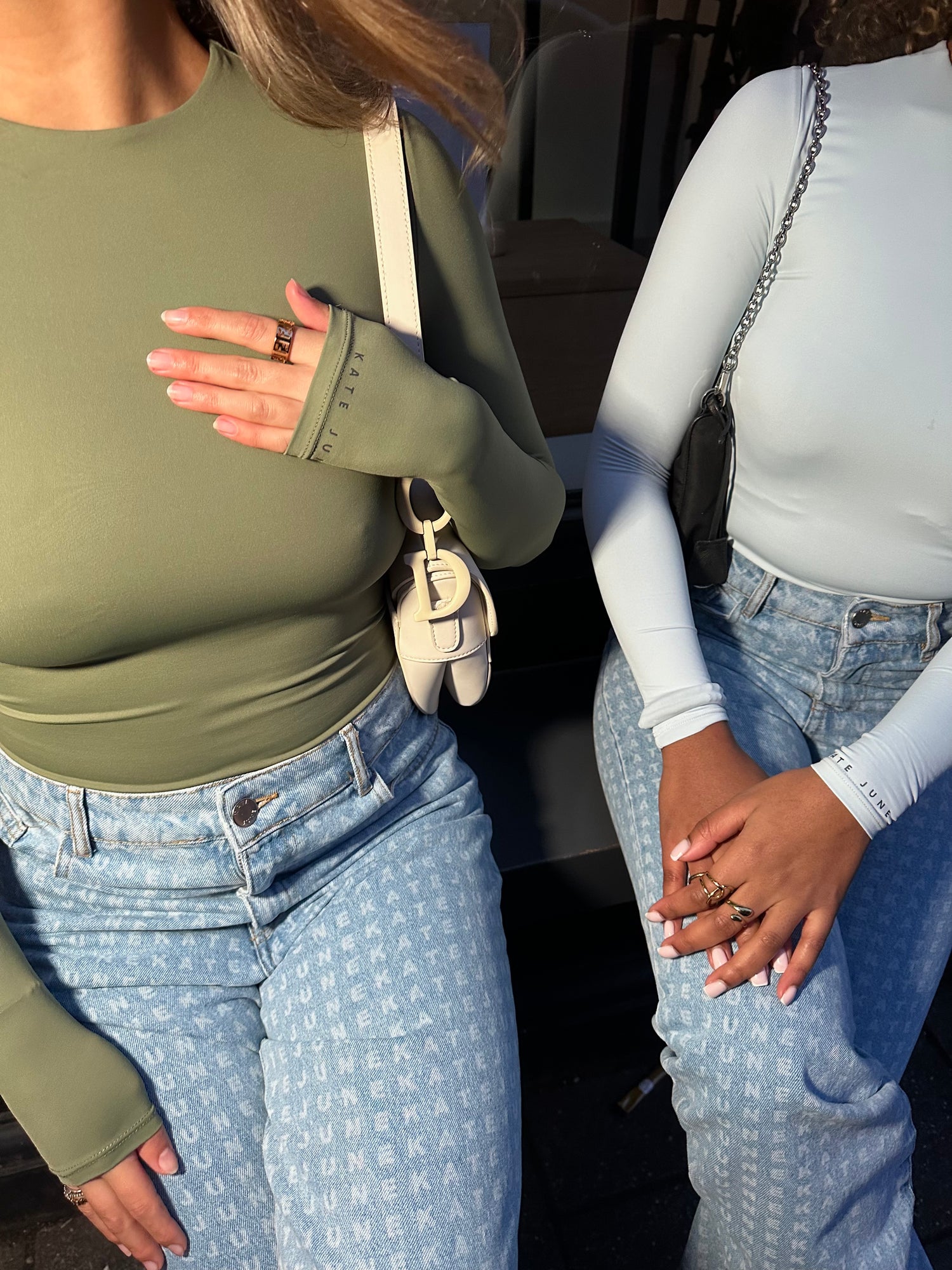 THE ROUND NECK BODY