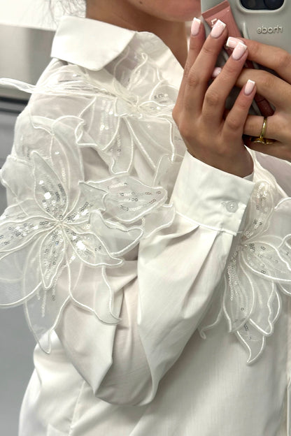 THE POPLIN PEARL BLOUSE