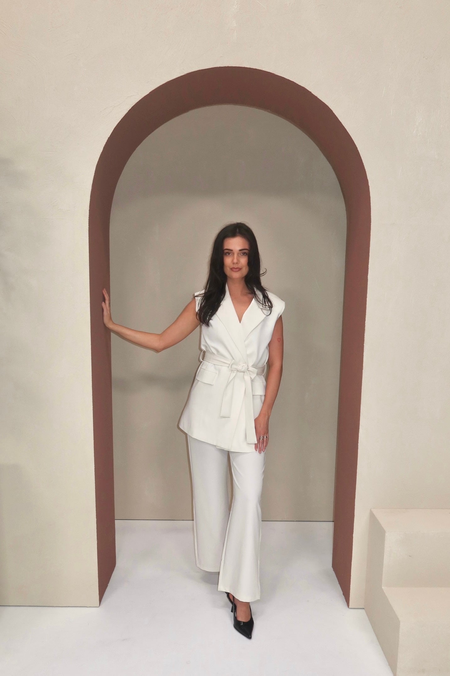 THE CLASSIC SLEEVELESS BLAZER CRÈME women — KATE JUNE