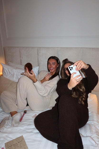 THE FLUFFY LOUNGE PULL CHOCO BROWN women — KATE JUNE
