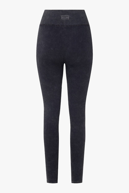 THE SEAMLESS ACTIVE LEGGING